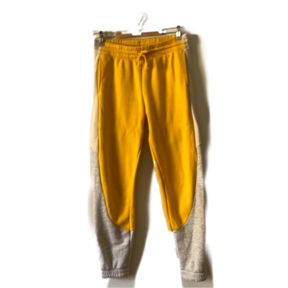 ARITZIA Yellow Sweatsuit - Cozy Fleece 1/4 zip sweatshirt & Perfect Sweatpant - Picture 7 of 8